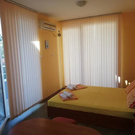 New Purple Building Aparthotel Kiten (Burgas)